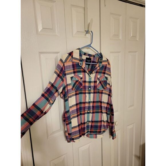 American Eagle Outfitters plaid button-down - Picture 5 of 9
